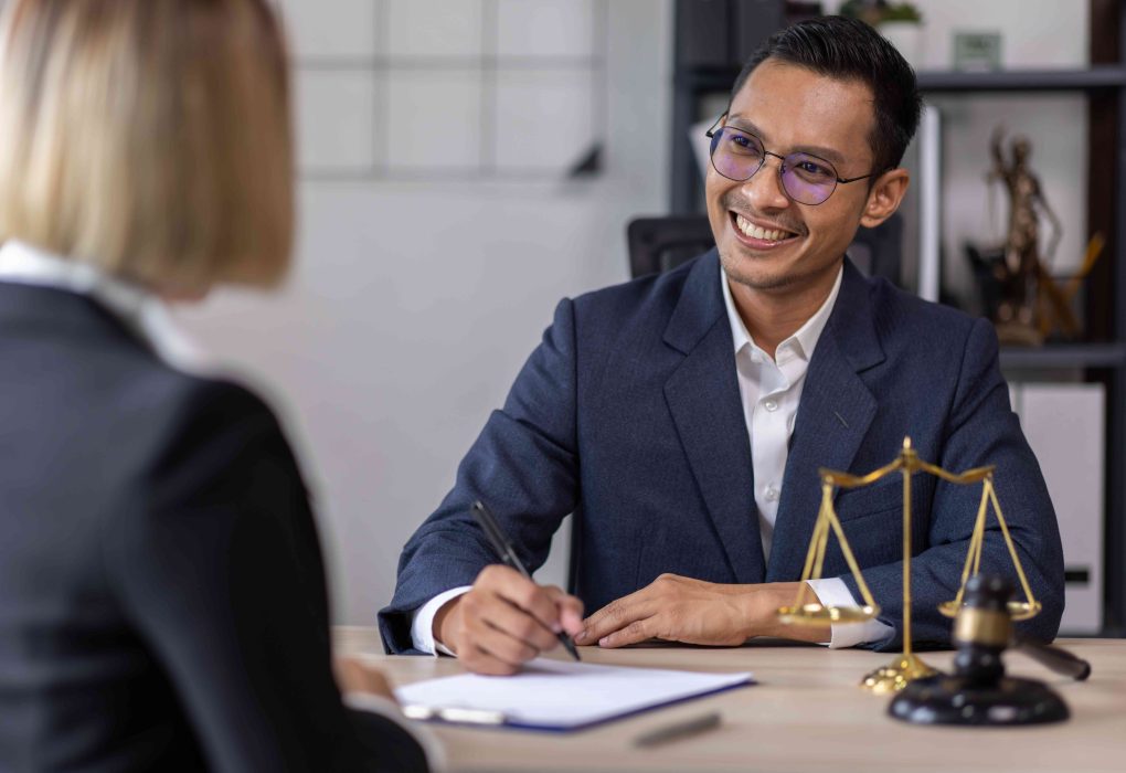 Why an Advocate in Dubai Is Key to Contract Negotiation and Dispute Prevention