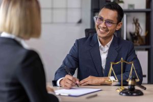 Why an Advocate in Dubai Is Key to Contract Negotiation and Dispute Prevention